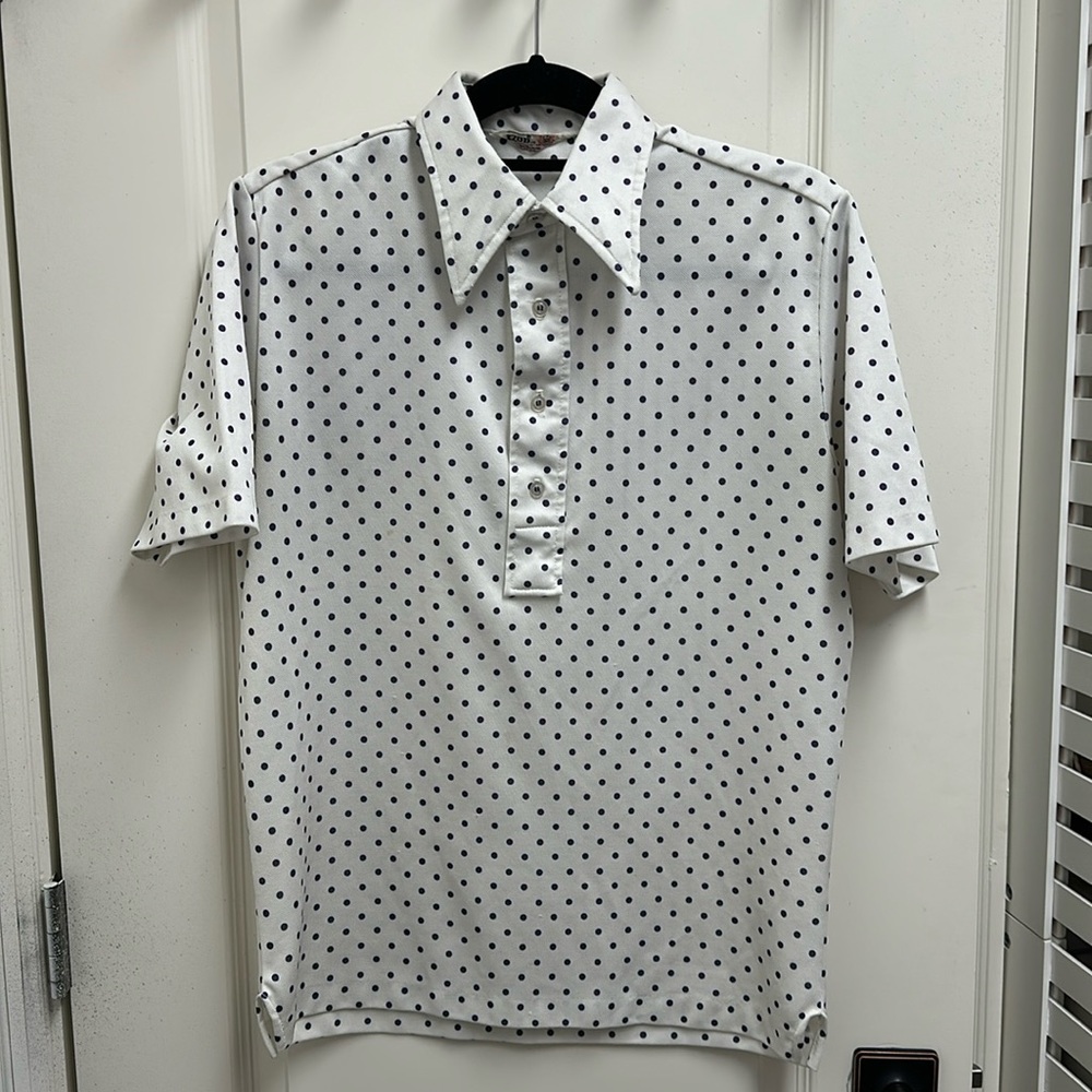 Men’s Vintage IZOD Short Sleeve Half Button Shirt - Fits like a M -